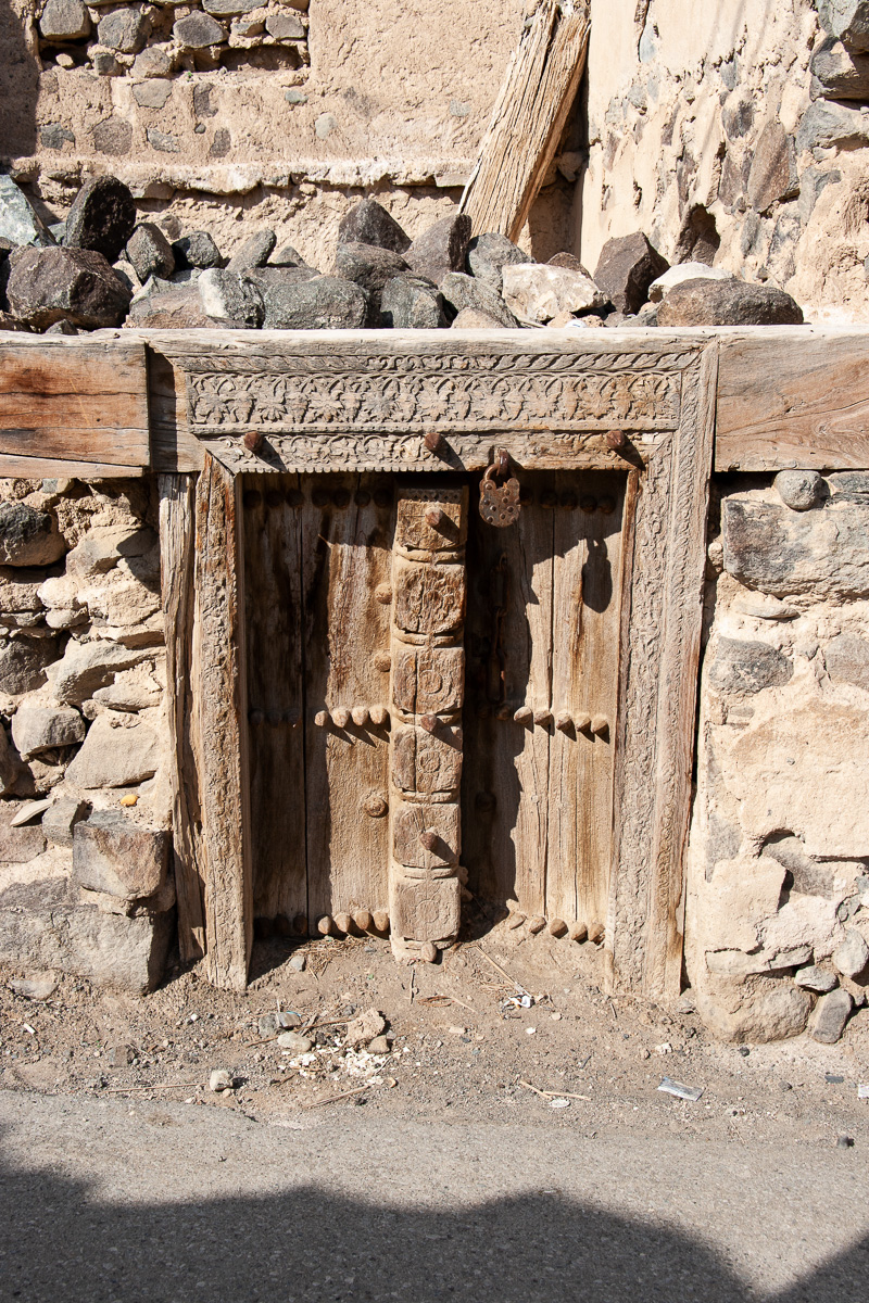 Door to a damaged house / Oman